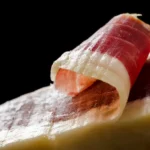 Regalar jamón en Navidad: tradición, significado y cómo elegir el mejor corte de jamón ibérico